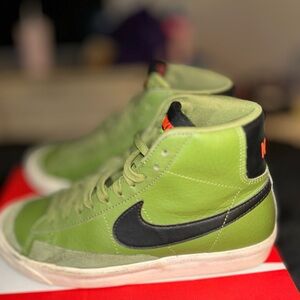 Nike Blazer Mid '77 GS Asparagus